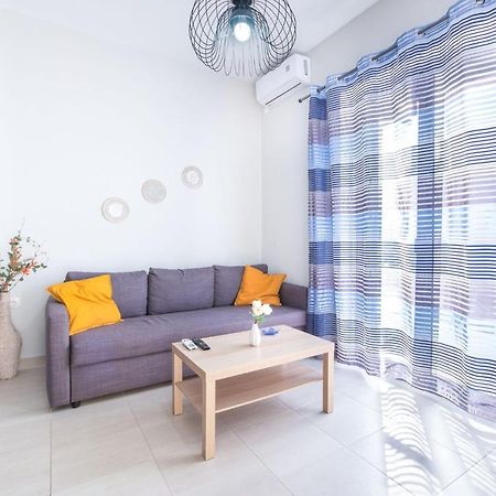 Bright Apartment In Пирея Екстериор снимка