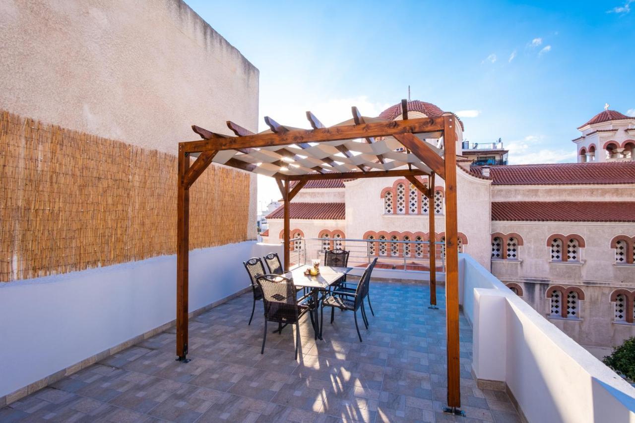 Bright Apartment In Пирея Екстериор снимка