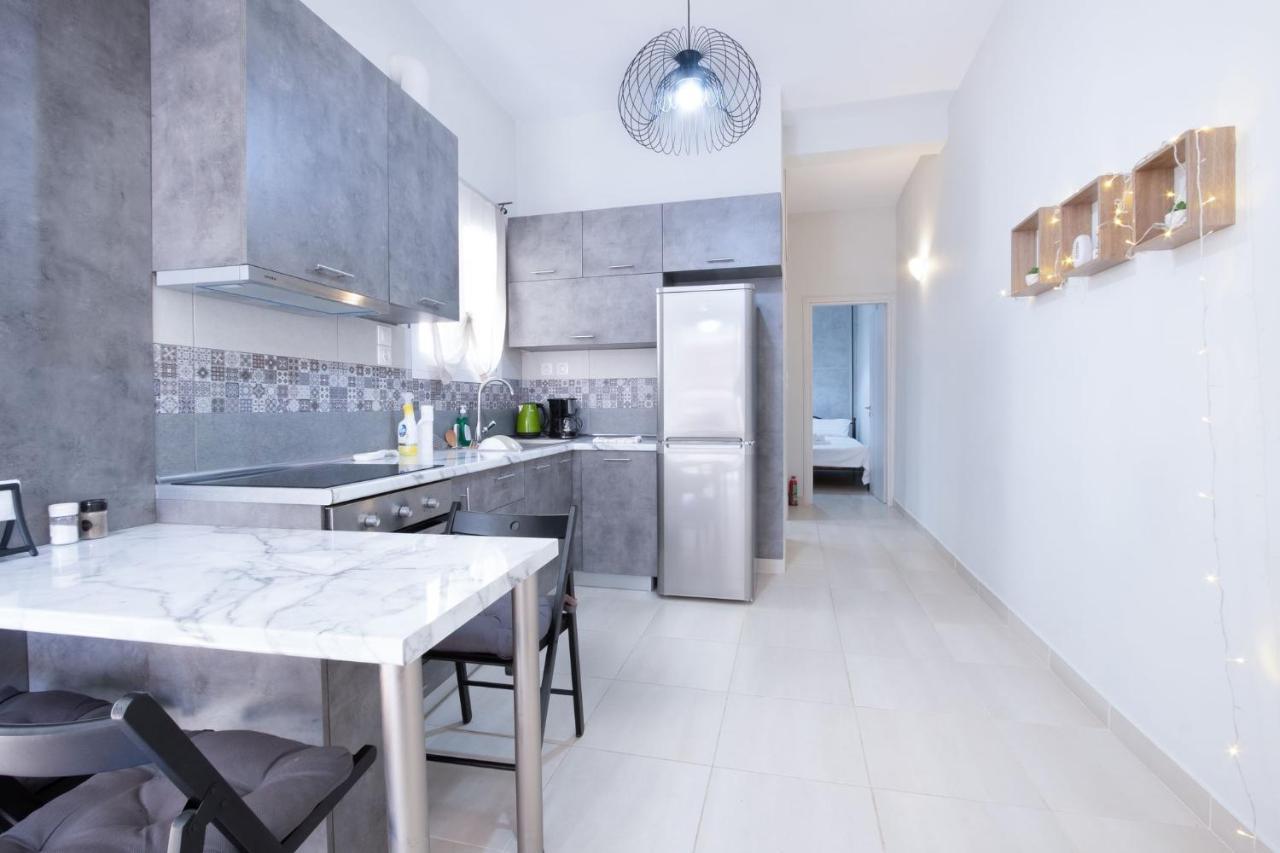 Bright Apartment In Пирея Екстериор снимка