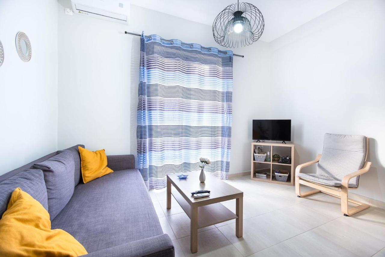 Bright Apartment In Пирея Екстериор снимка