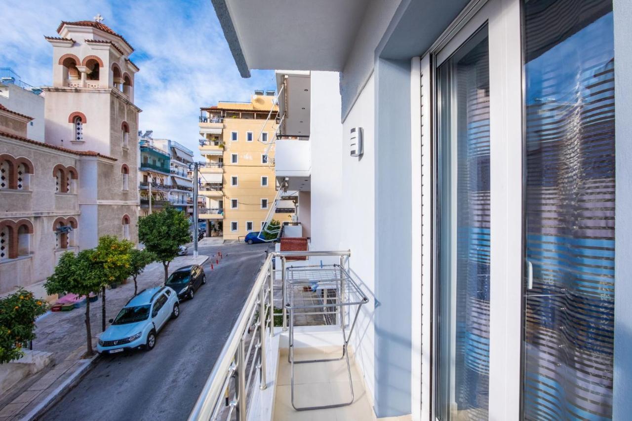 Bright Apartment In Пирея Екстериор снимка